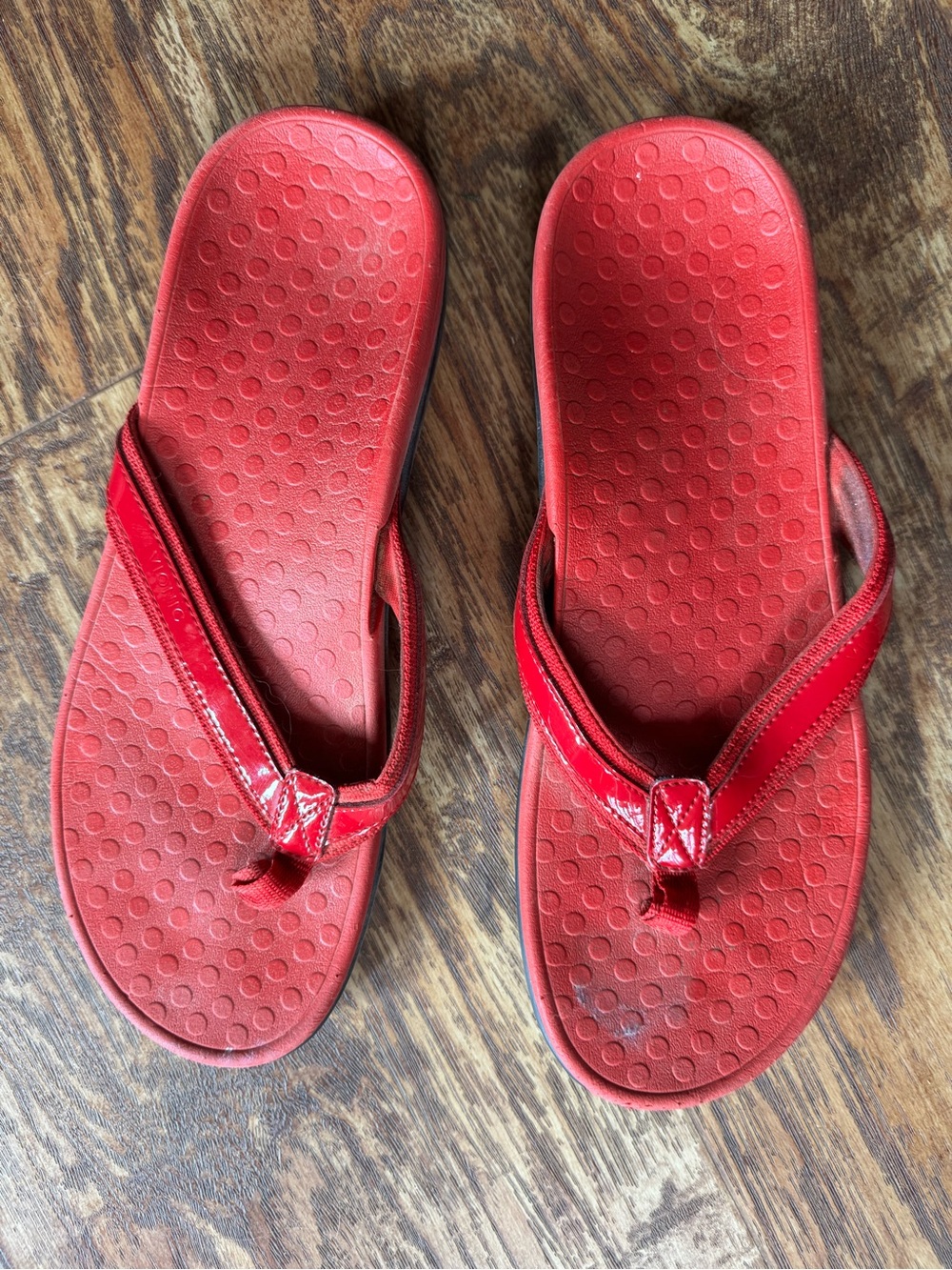 Ladies size 12 Vionic red sandals